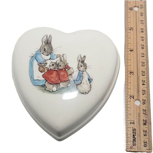 Wedgwood Beatrix Potter Peter Rabbit Heart Shaped Lidded Jewelry Trinket - Picture 9 of 9